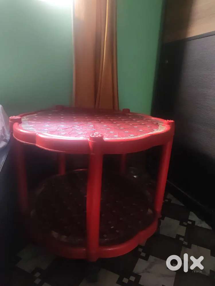 Plastic tea table