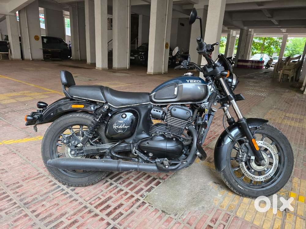Yezdi Roadster