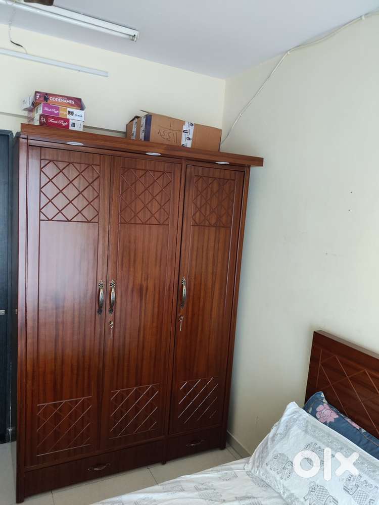 Bed(Hydraulic) and wardrobe(3 door) for sale -Hardply
