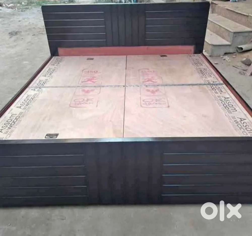 Simple design good quality furniture size 6x6 in sector 75