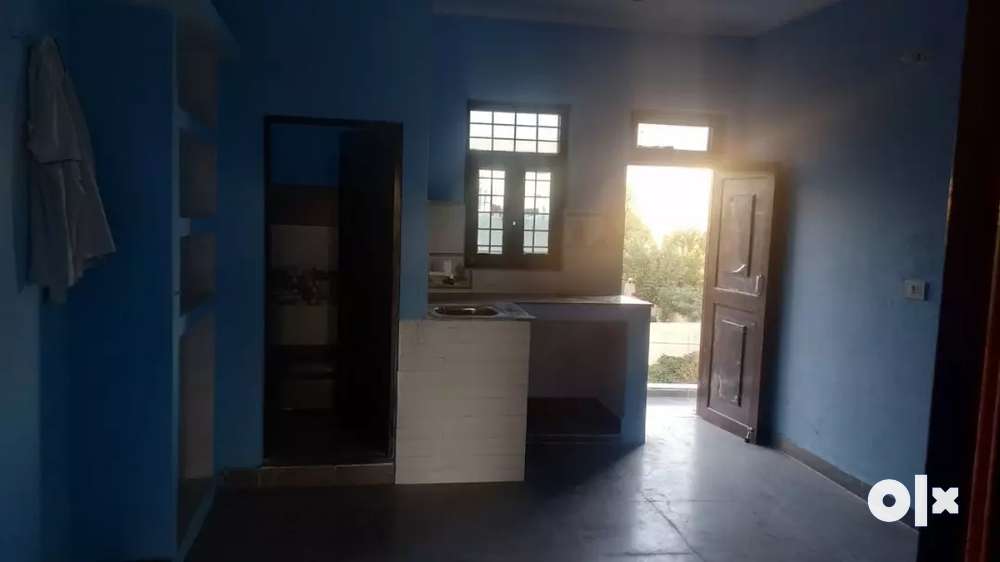Single & double room for rent available at Teen pani, Bareilly Road