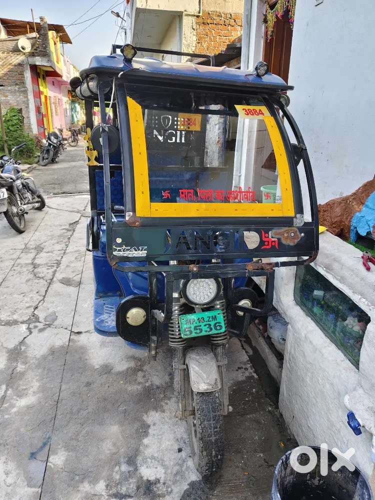 ई रिक्शा बेचना है