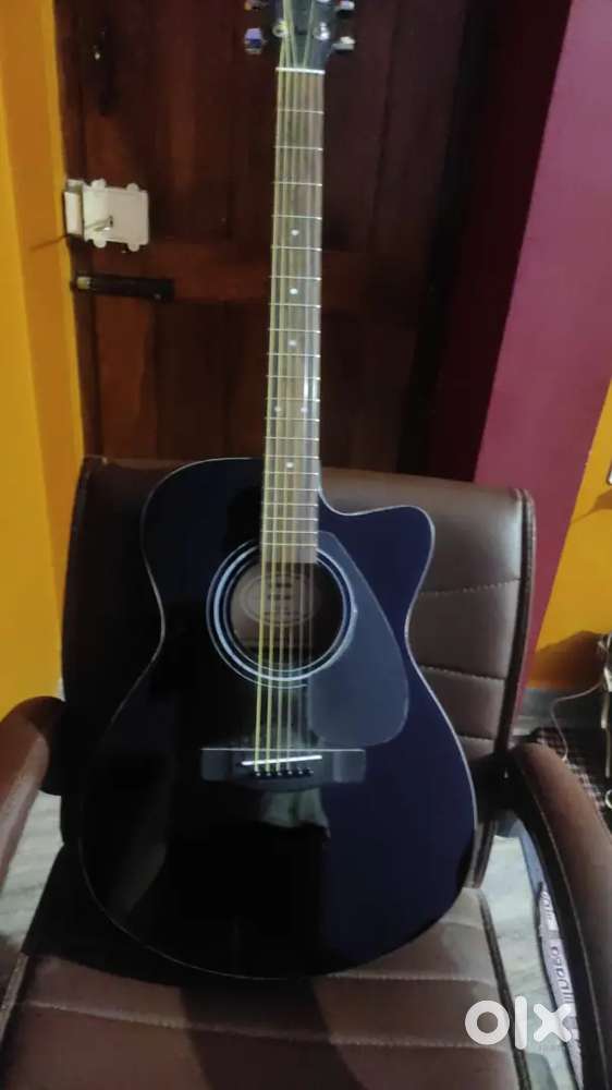 Yamaha FSX80C semi acoustic guiter for sale