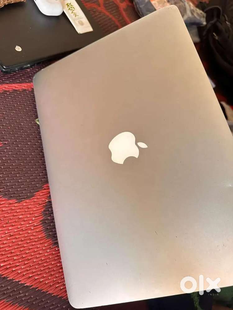 Apple laptop Macbook Air A1466 With Charger
