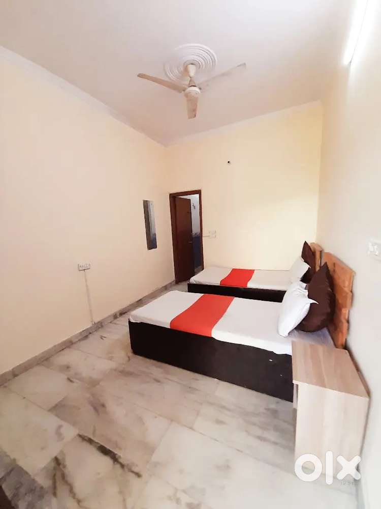 PG Near Cyber Park, HSBC, SOIL, Parul Garg, Nykaa, ifly, Edvancer, LIC