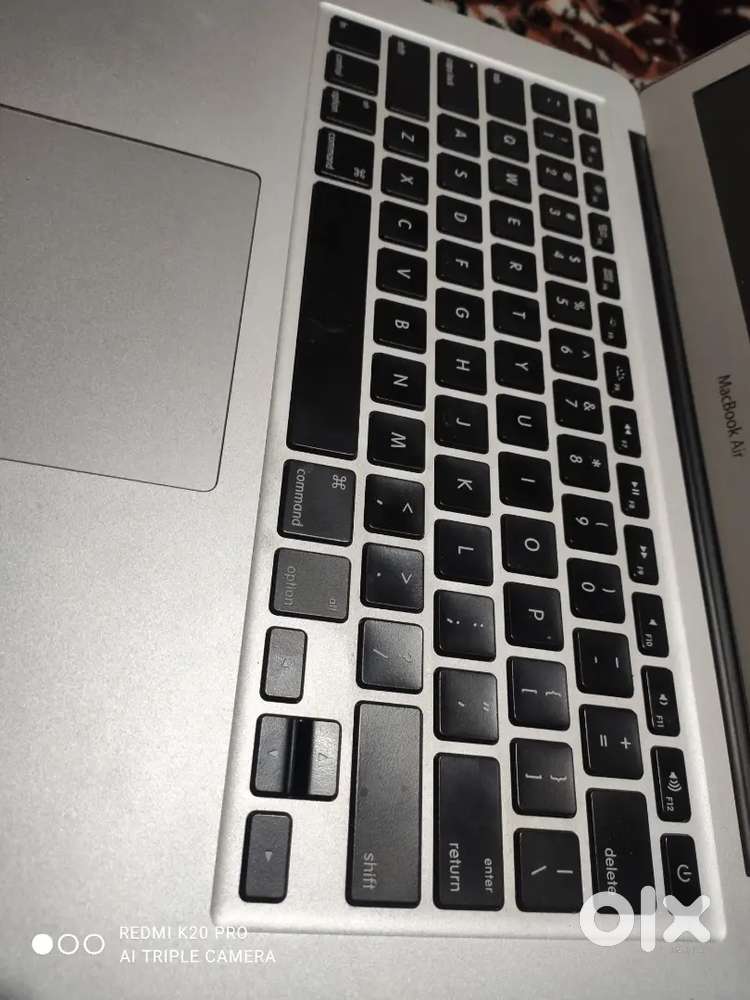 Apple Macbook.