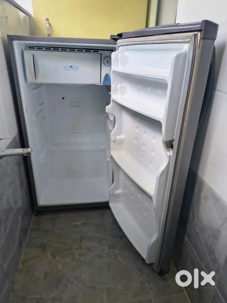 Office Cupboard 4 feet x 2.5 feet, 180 liter videocon refrigerator