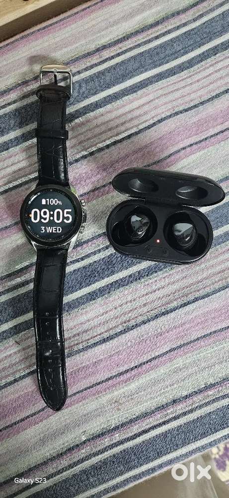 Samsung brand watch and buds