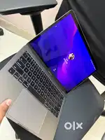 Apple MAC BOOK PRO 2018 model 16GB i7 1TB in good condition