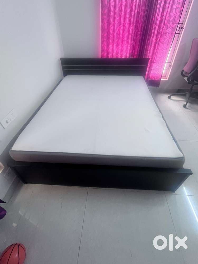 Queen size cot + wakefit mattress