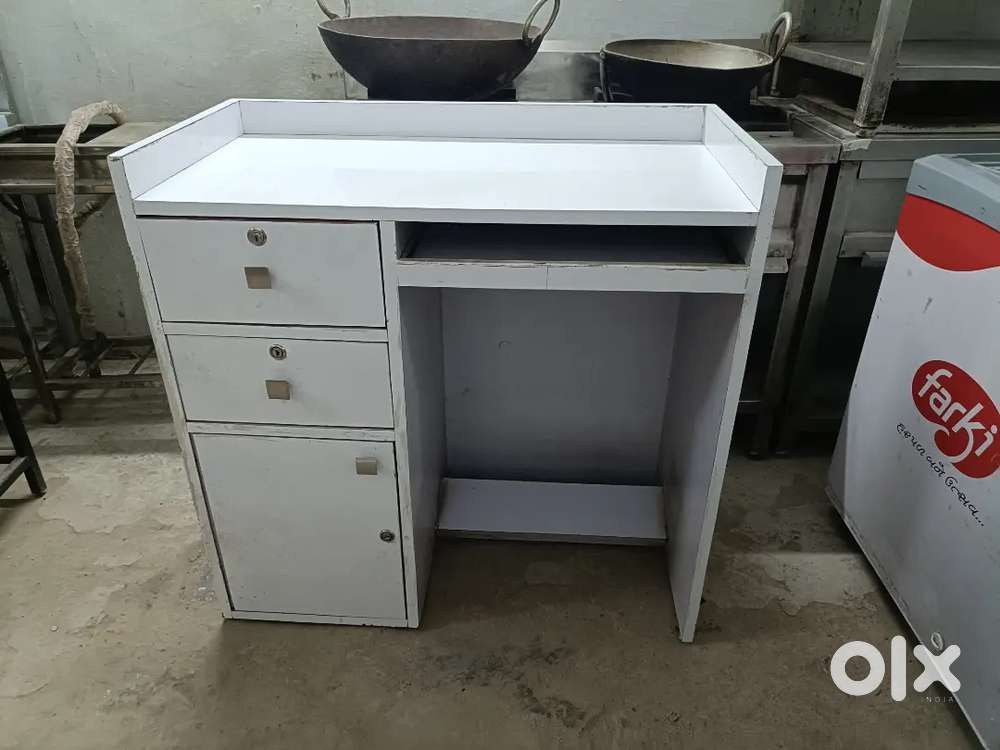 Computer table/office table/cash counter