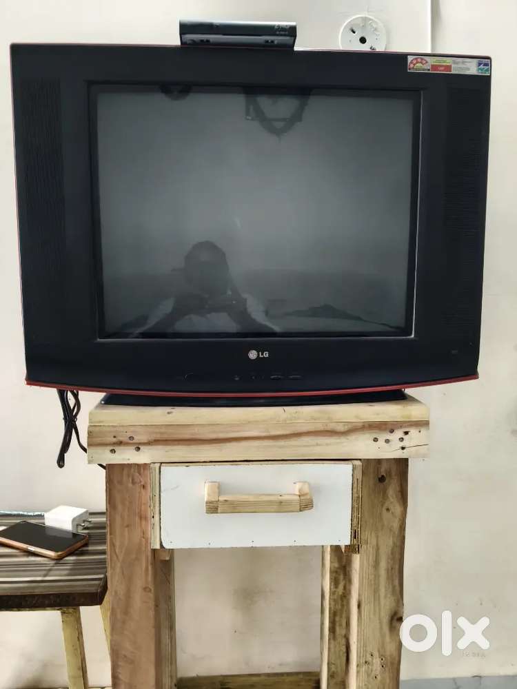 LG TV बहुत अच्छी है i comfort है