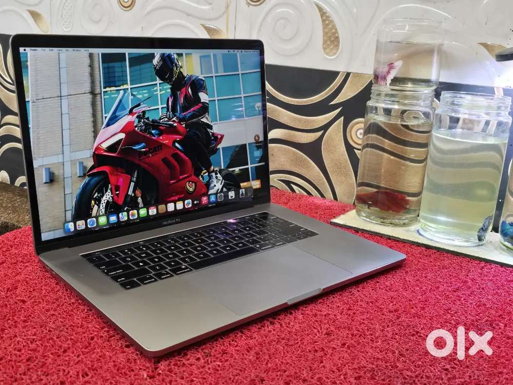 Apple Macbook Pro i9/16/512gb/5.5Gb Graphics 15inch Retina Touchbar