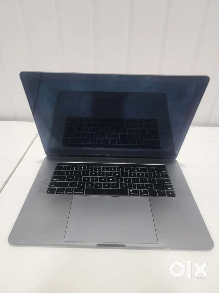 Apple MacBook Pro A1990 i9 16GB RAM  512GB SSD 15.4” Retina Display
