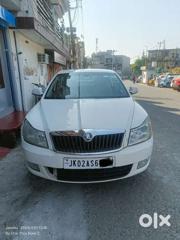 Skoda Laura 2011 Diesel 80800 Km Driven with full insurance coverage.