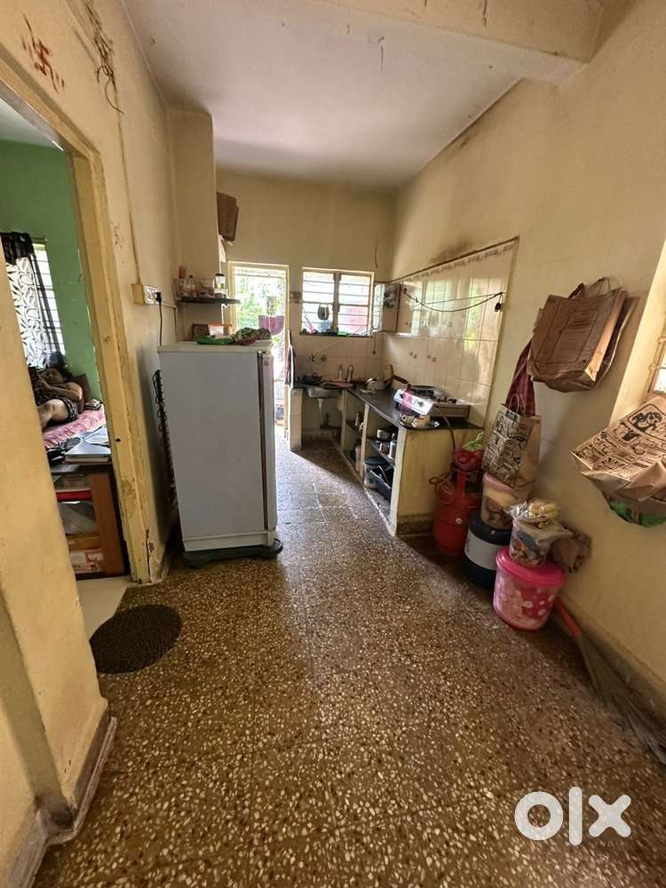 Required female flatmate for hall