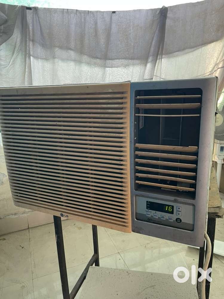 LG AC 1.5 Ton with remote