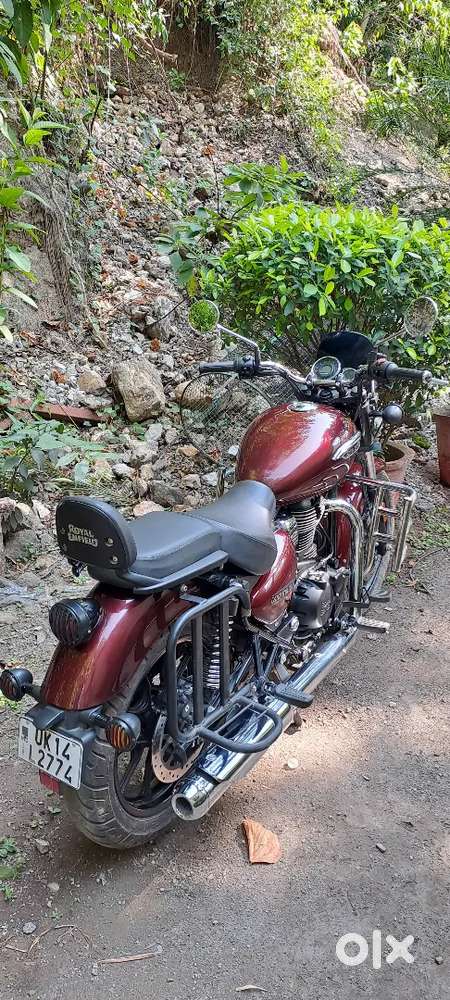 Royal Enfield meteor 350 maroon color.Genuine people call is accepts.