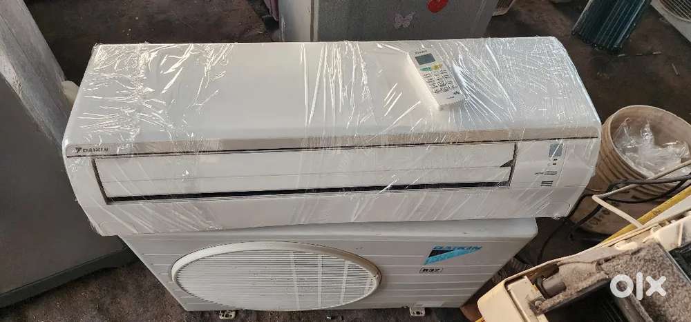 Daikin 1.5ton inverter model gas filled for sale