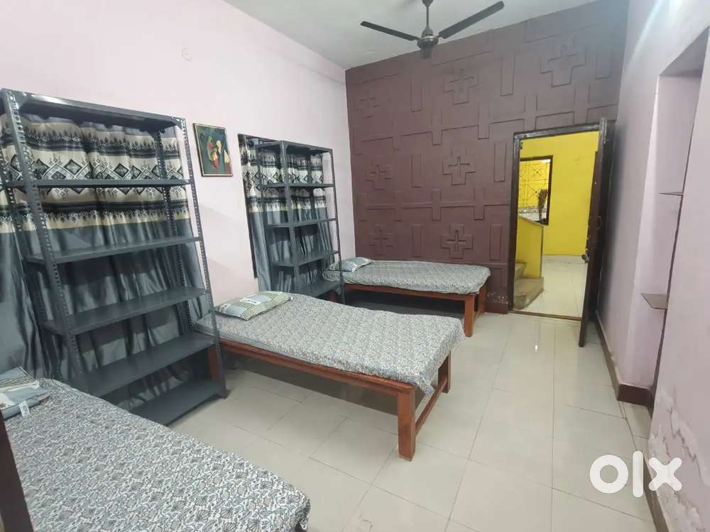 Hostal only for boys, Rs 4000/- per bed