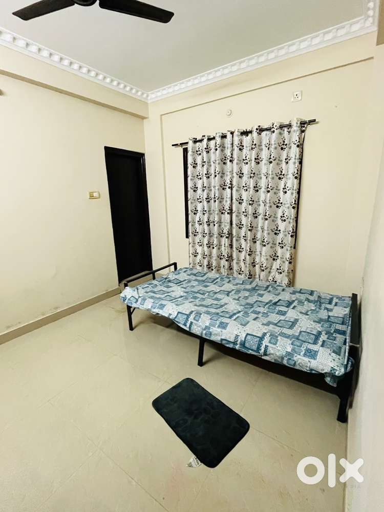 Roomate needed for one vacant room