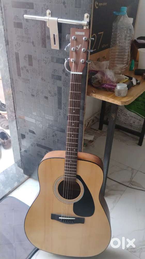 Yamaha F280 Guitar