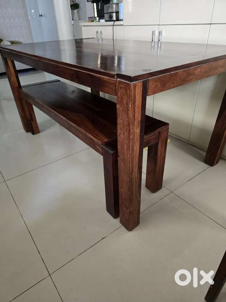6 seater pepperfry dining table. 4 chair +1bench. Perfect condition