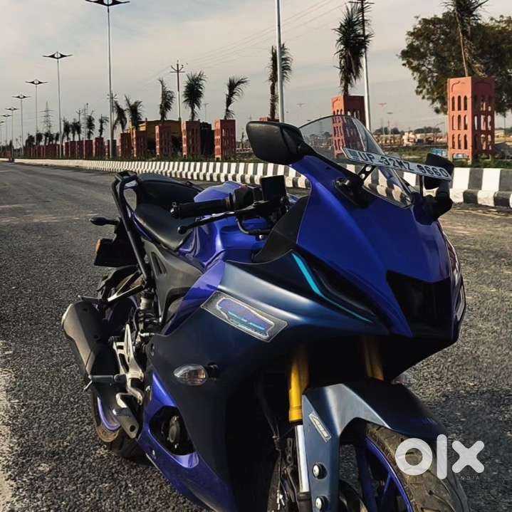 Recing blue with quick shifter