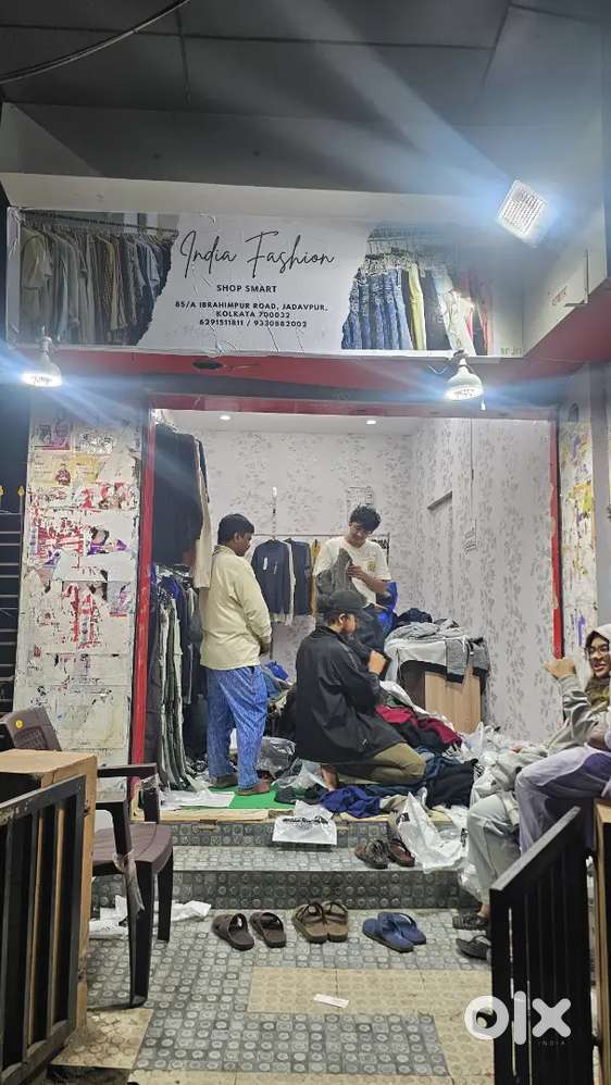 A beautiful girl for clothes shop in Jadavpur near 8b bus stand