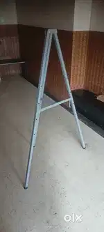 Folding stand for blackboard