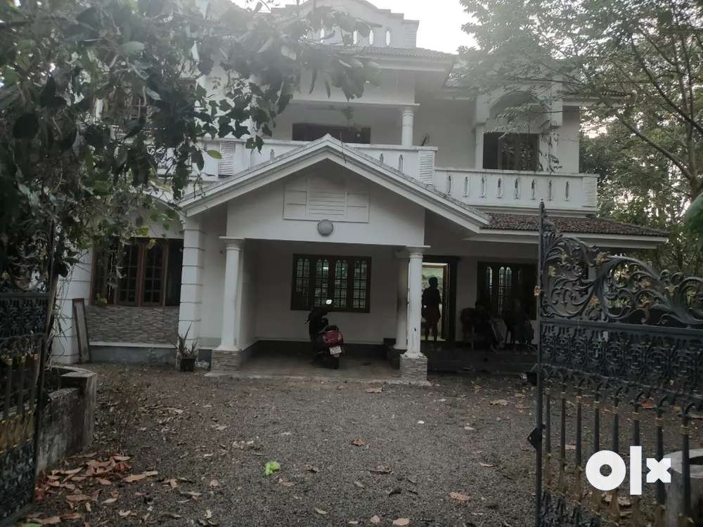 1.8km from Angamaly town , 7cent plot, l,church, temple are near