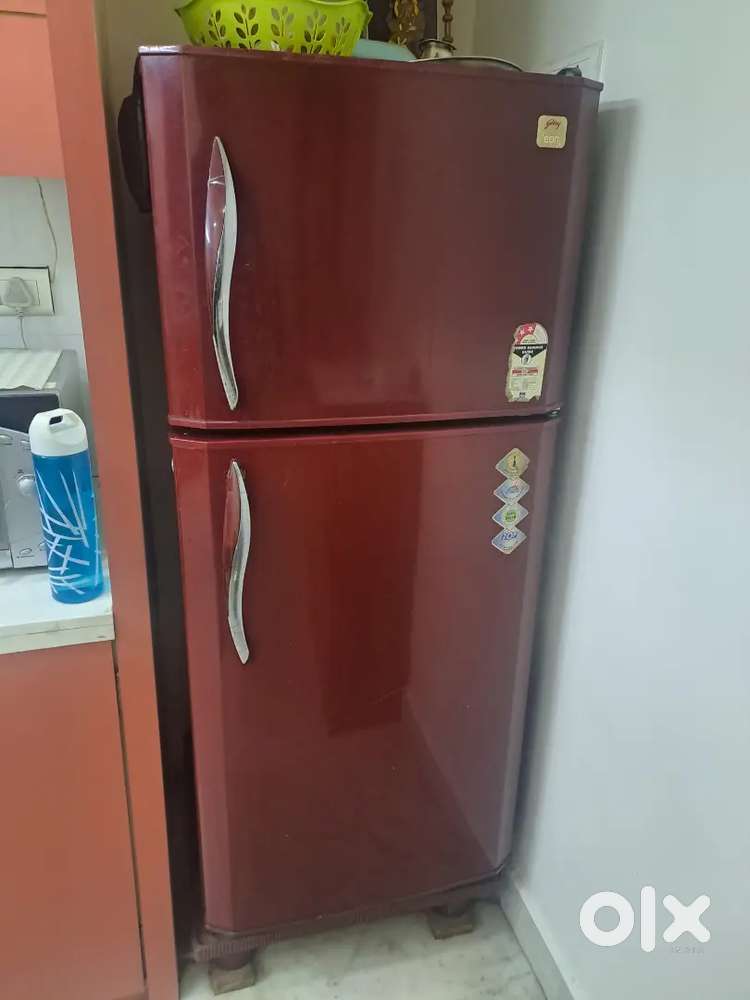 230L Fridge in Excellent Working Condition – Great Deal!