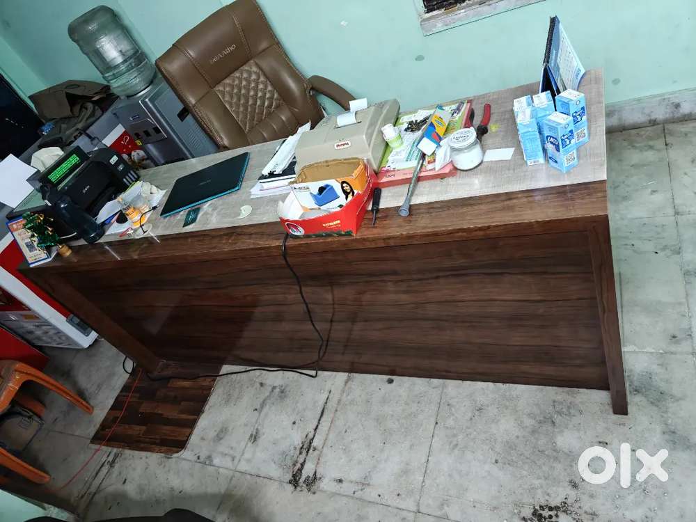 OFFICE CHAIR & TABLE