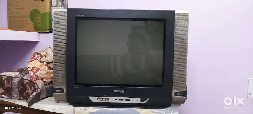 Samsung TV - 22inch