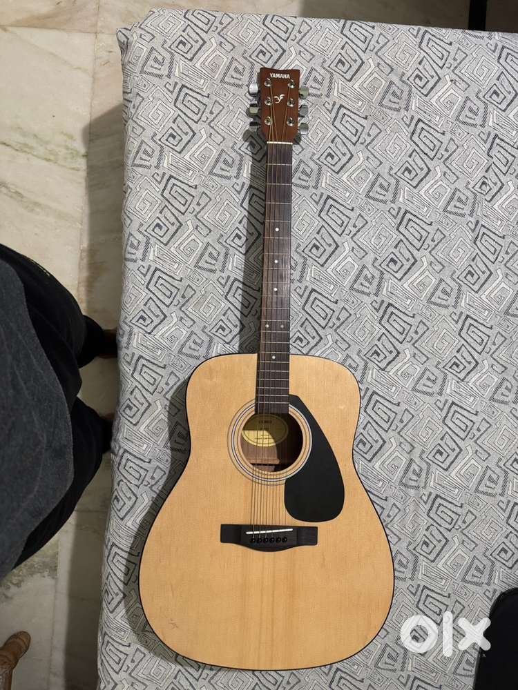 Yamaha F280 Acoustic Guitar