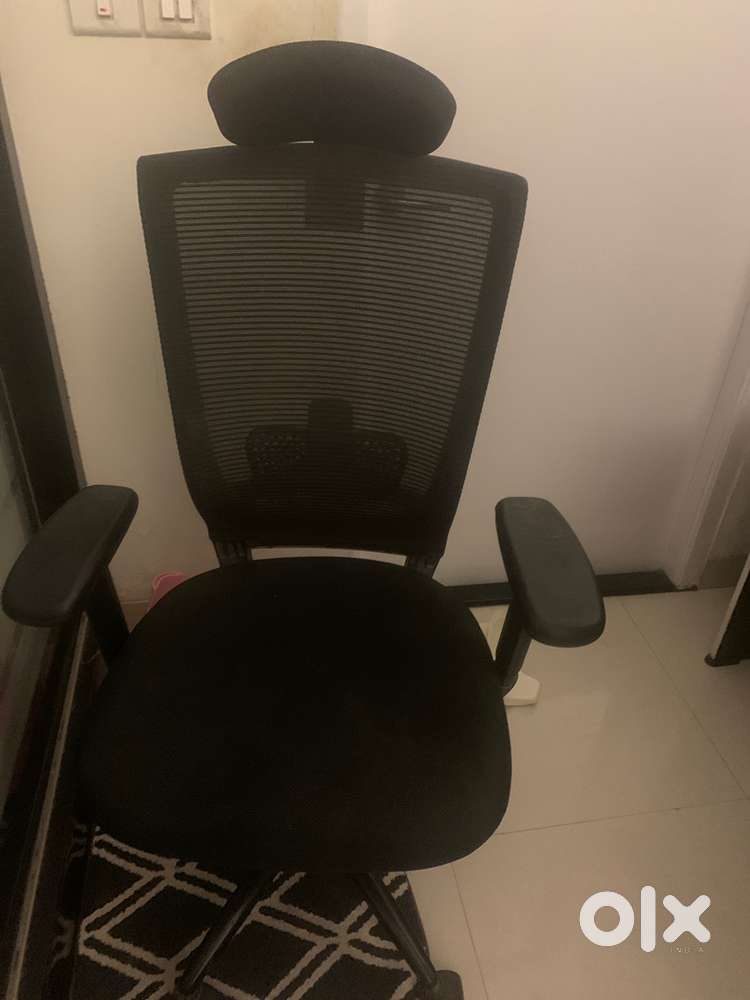 Computer table and rolling chair