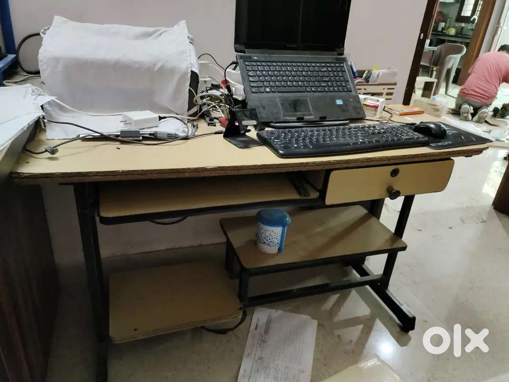 Computer table