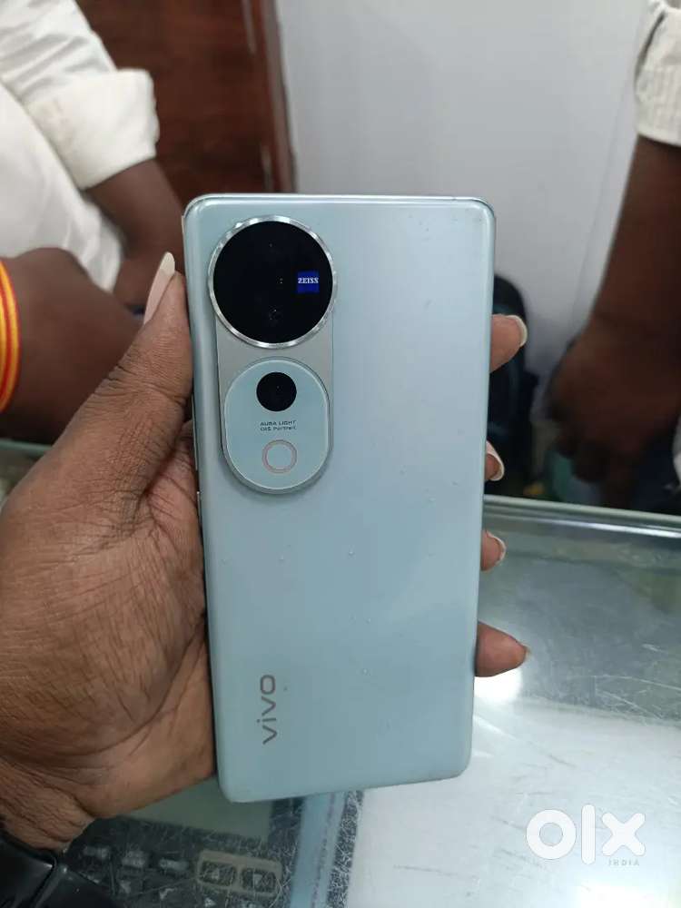 Vivo V40 Pro just 1yr old phone with bill box and All accessories avl