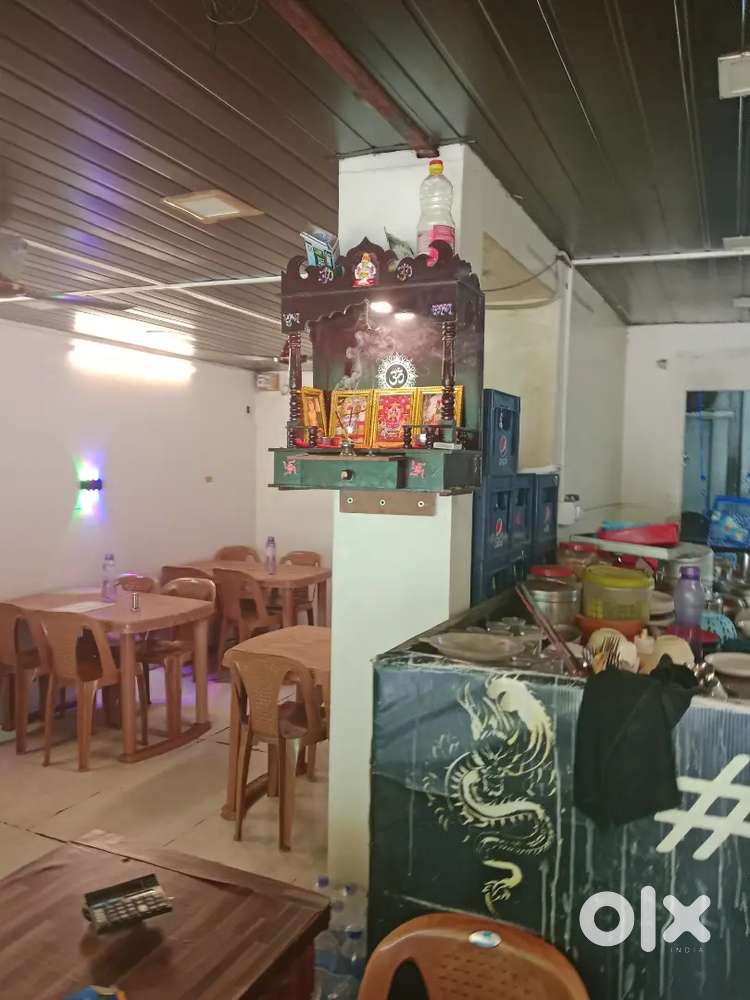 हॉटेल भाड्याने देणे आहे. हॉटेल लंच होम.100000 lc. deposit 40000 rent