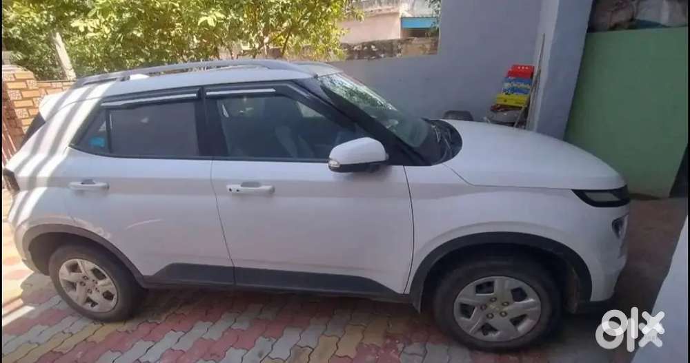 Hyundai Venue 2022 Petrol Well Maintained