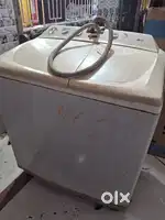 LG SEMI AUTOMATIC WASHING MACHINE