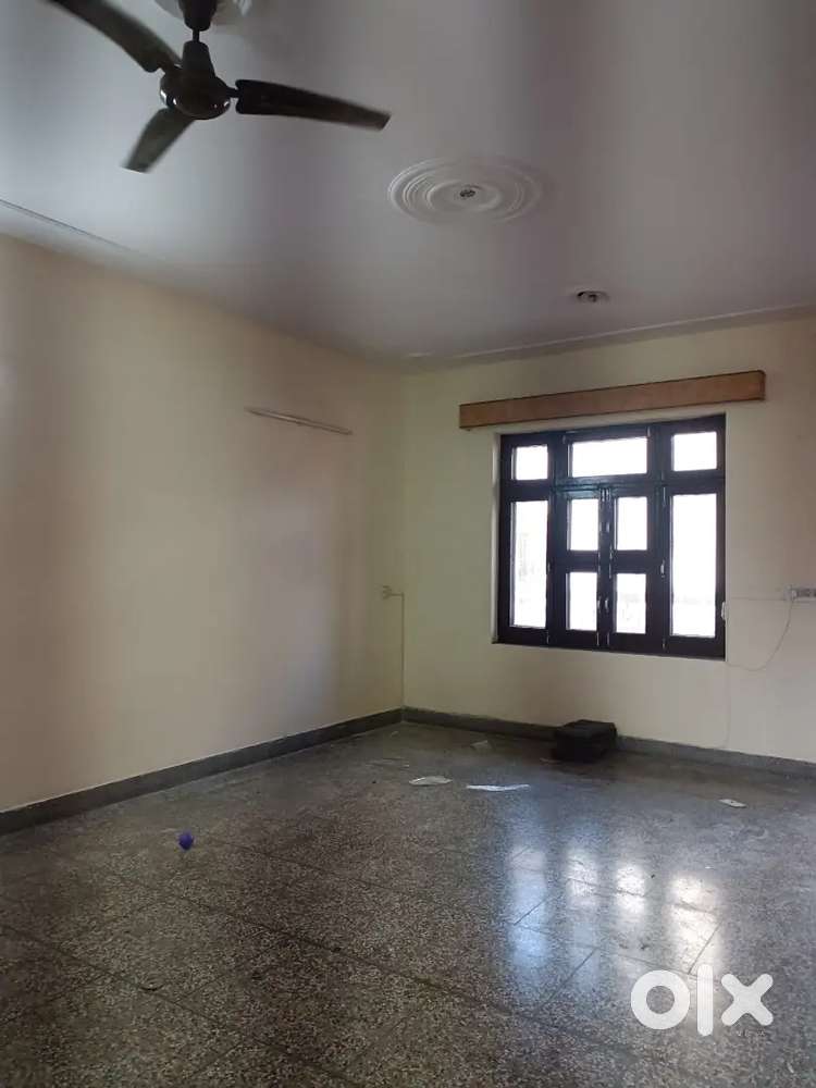 INDEPENDENT 2BHK FLAT AVAILABLE