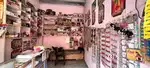 Cosmetics shop ka pura set up saman bikau hai