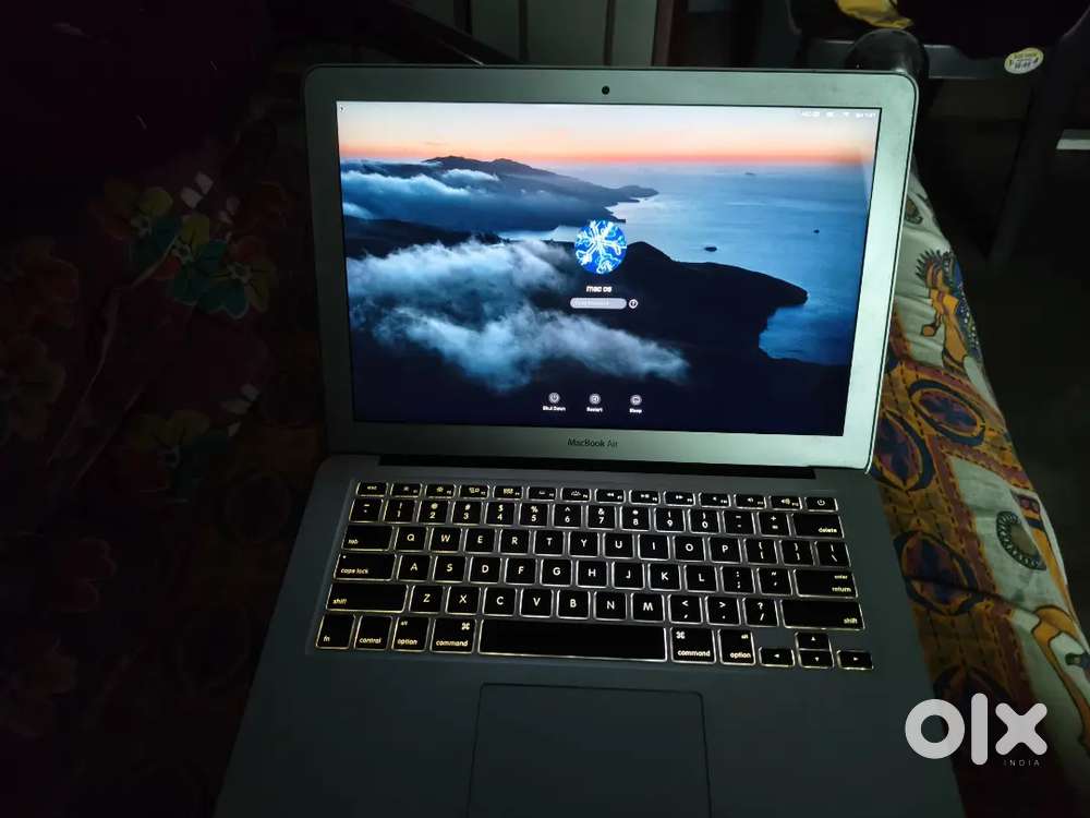 Macbook Air   With Charger  Excellent Battery