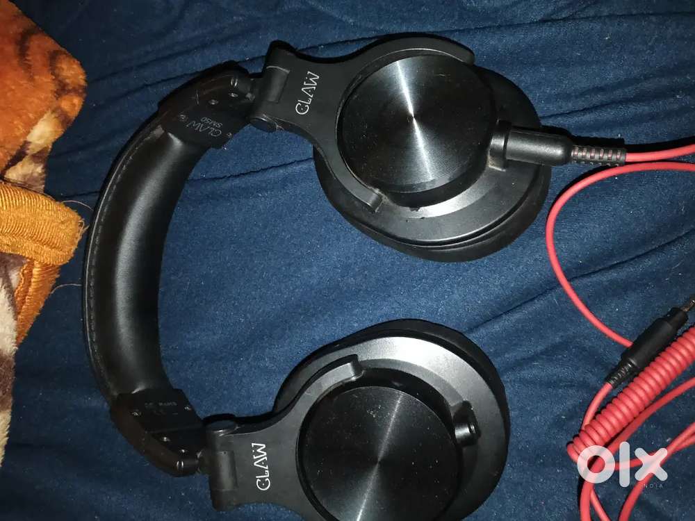 Claw headphones