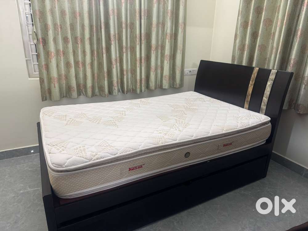 Diwan Bed 72x36 with matress