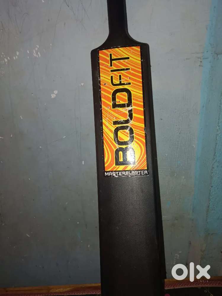 New boldfit cricket bat size 6 light weight bat excellent shorts