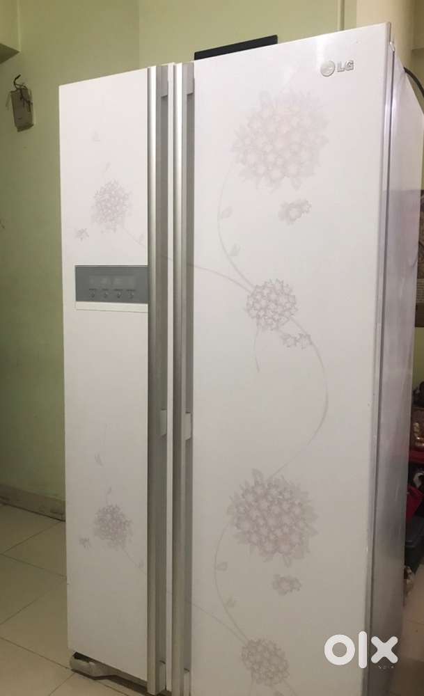 Lg Double Door side by side refrigerator in excellent condition