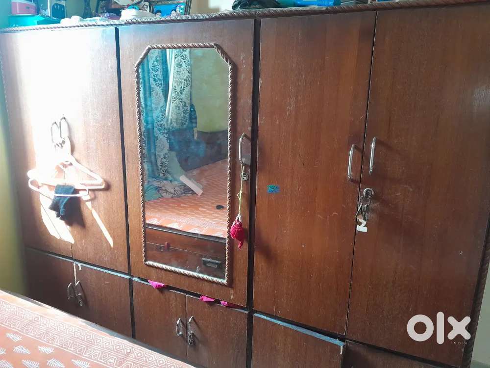 Nice wooden wordrop, hight 5feet ,wide 6 feet , d