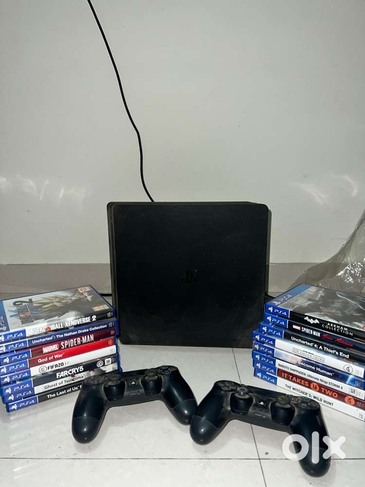 PS4  2 Controllers  16 game CDs  New Condition